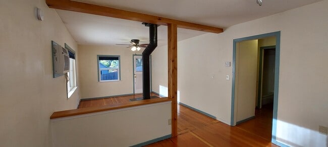 Building Photo - 935 Robin Ct