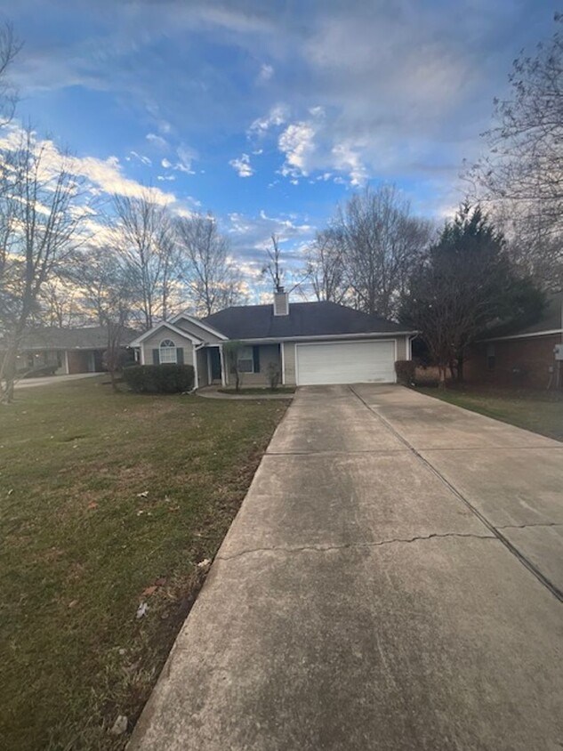 Primary Photo - Cute Home in Barnett Bend