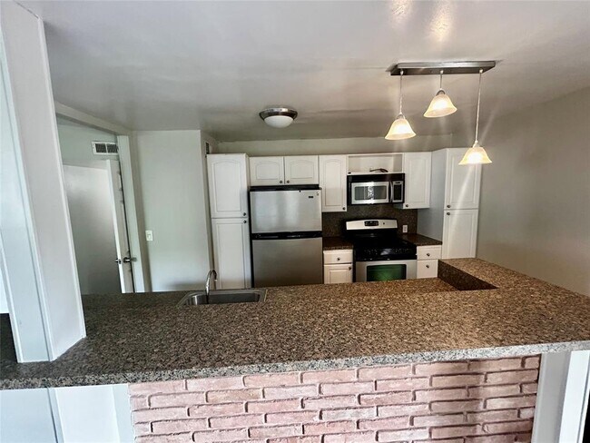 Foto del edificio - 2210 Brun St
