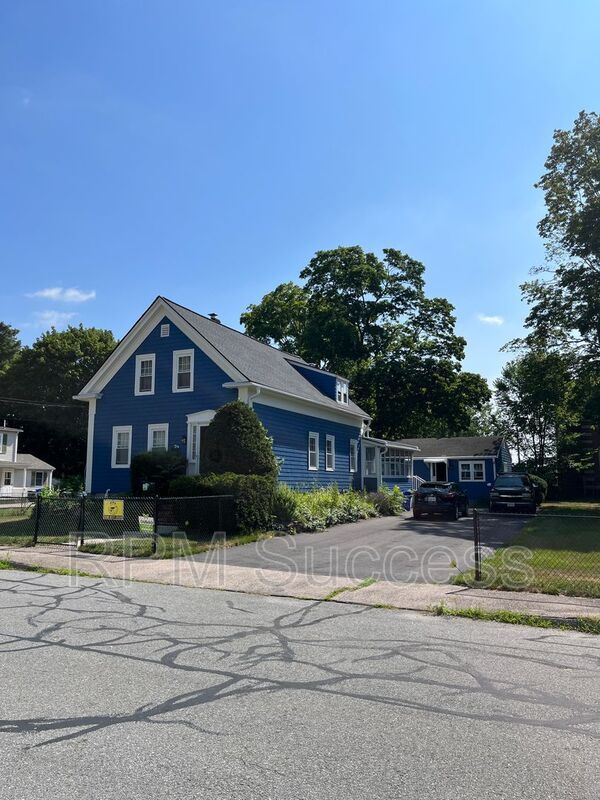 34 Harrison Ave Unit Rear, Taunton, MA 02780 Condo for Rent in