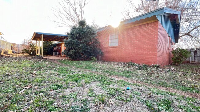 Foto del edificio - 335 W Silverwood Dr
