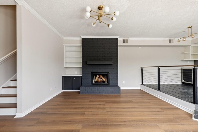 Building Photo - 601 Sandman St