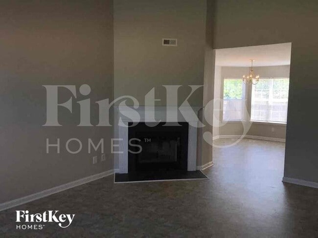 Foto del edificio - 7301 Hidden Creek Dr