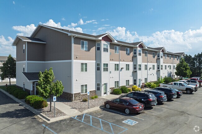 Foto del edificio - The Pines Luxury Security Apartments