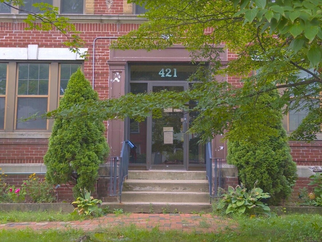 Foto principal - 421 Wethersfield Ave