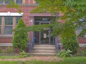 Building Photo - 421 Wethersfield Ave