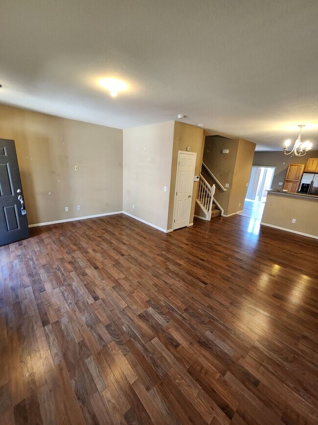 Foto del edificio - Beautiful Townhome