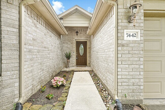 Foto del edificio - 7442 Colony Bend Ln