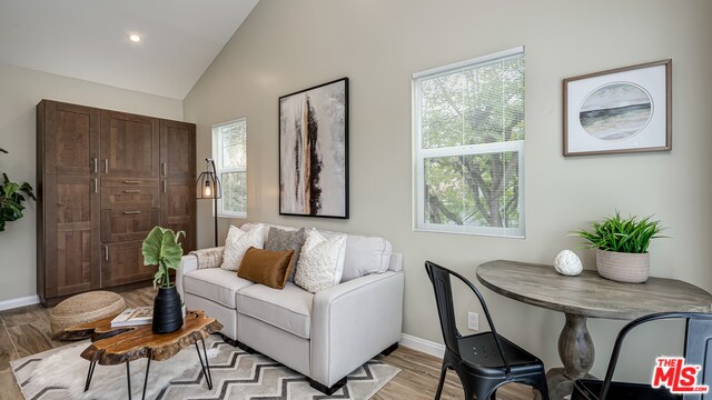 Foto del edificio - 7016 Alverstone Ave