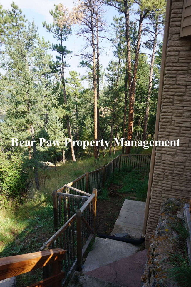 Building Photo - "Charming Evergreen Retreat: Spacious 3-Be...