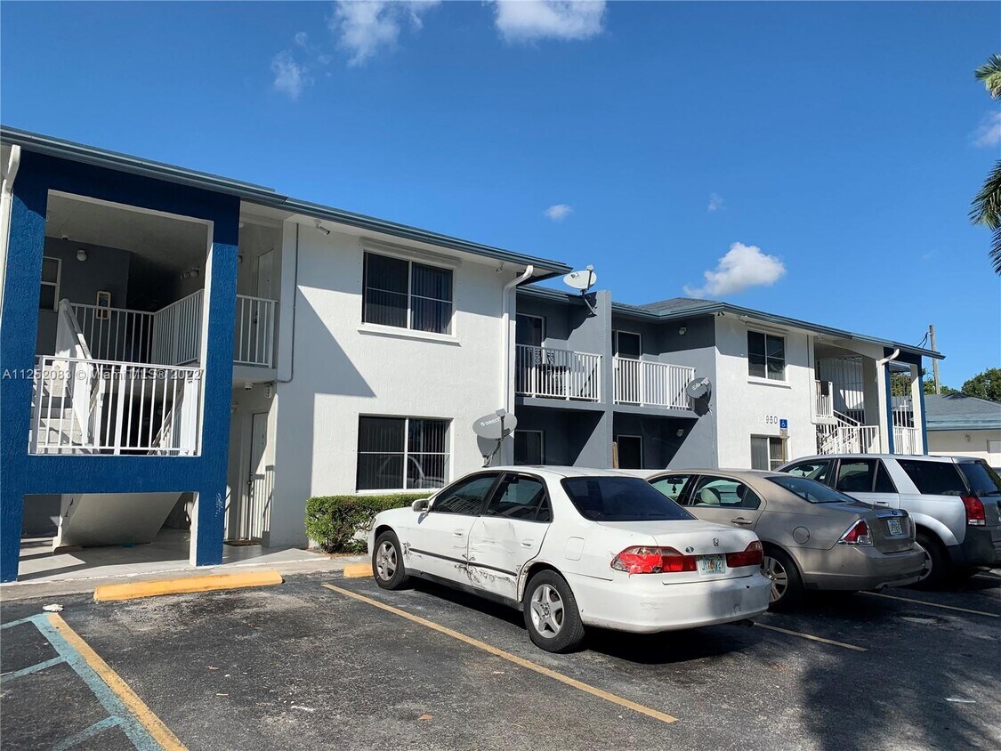 Primary Photo - 950 NW 15th St