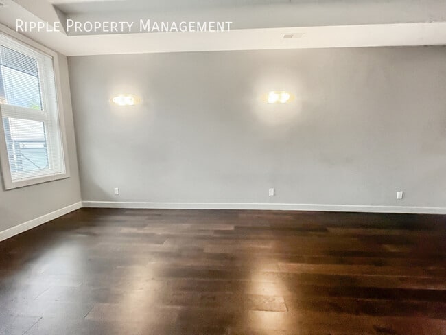 Building Photo - CONTEMPORARY 3-BED, 2-BATH CONDO | PRIME NW LOCATION NEAR UNIVERSITY & LRT