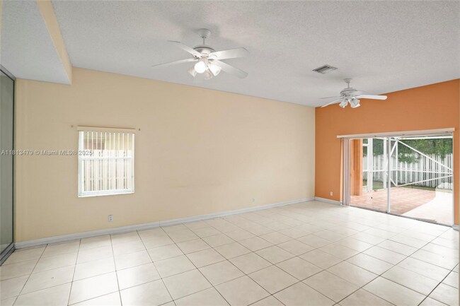 Foto del edificio - 18405 NW 9th Ct
