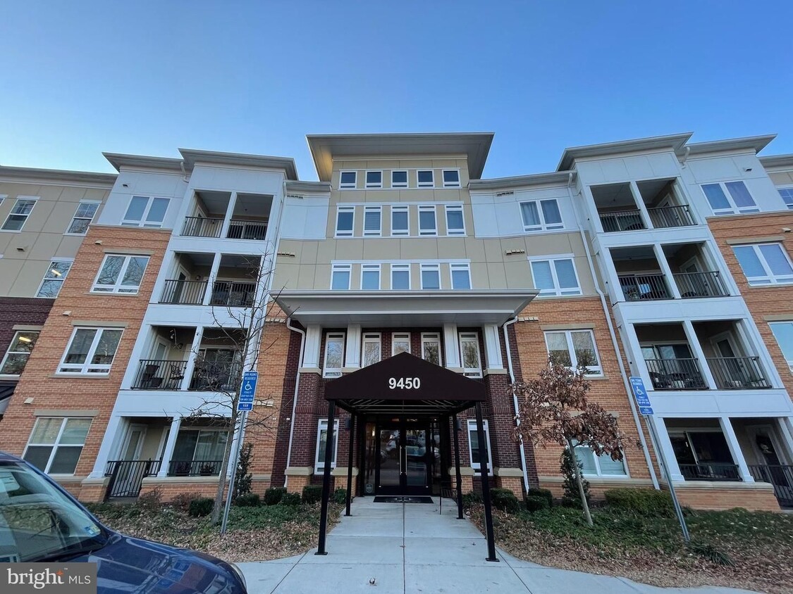 Primary Photo - Luxurious Fairfax City 2 bed Condo