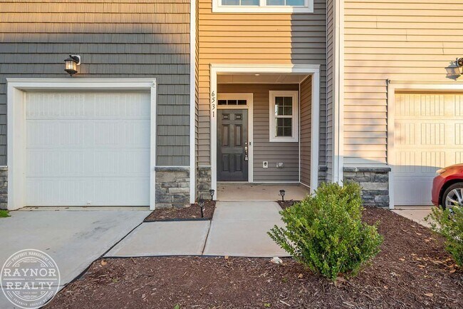 Foto del edificio - Like new townhome with easy access to 540