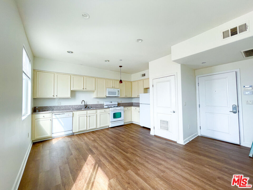Primary Photo - 1412 S Sherbourne Dr