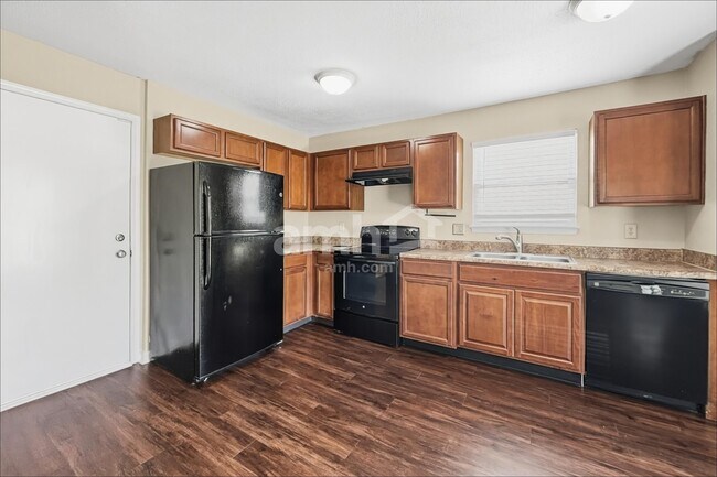 Foto del edificio - 15080 Fawn Hollow Ln