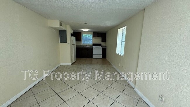 Building Photo - 2825 Moncrief Rd