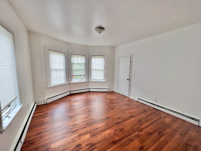 Building Photo - 74 Wing St