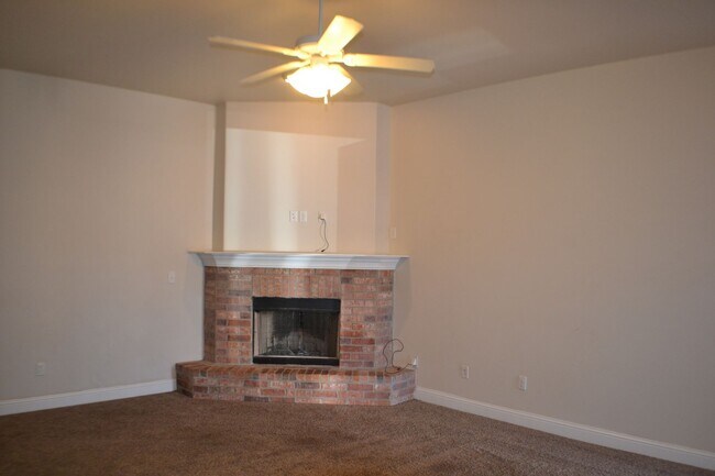 Foto del edificio - 3 Bed 2 Bath House For Lease in Midland!