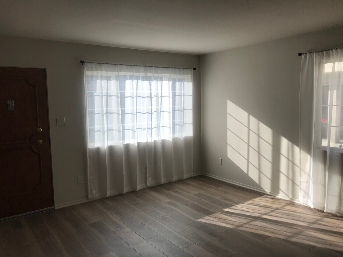 Foto principal - 1855 Yosemite Dr