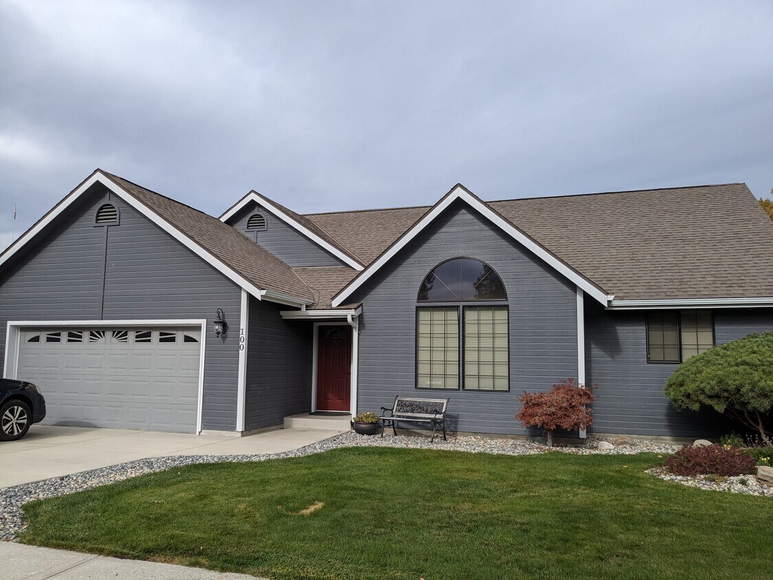 Primary Photo - 100 Meadowsweet Pl