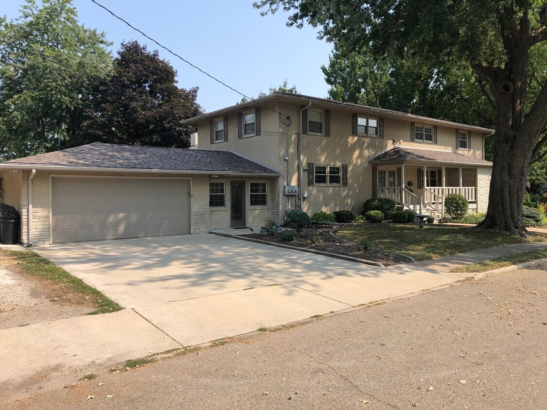 1005 Herbert St, Peru, IL 61354 Apartments in Peru, IL