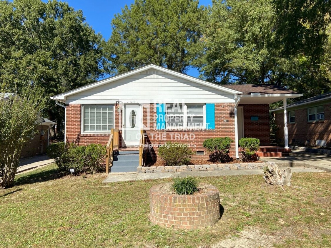 Primary Photo - Attractive 3 BR / 1 BA Home with Fenced Ba...