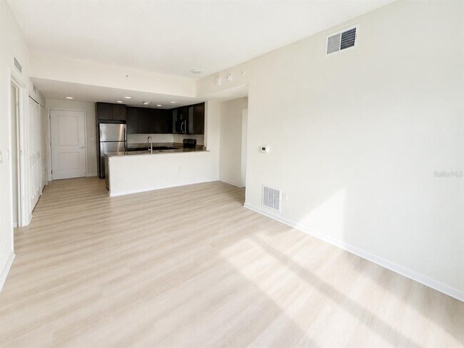 Foto del edificio - 5563 Millennia Park Dr