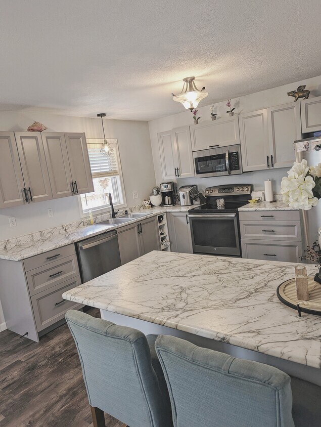 Foto principal - 216 Larch Ave