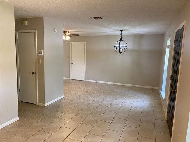 Building Photo - 3011 Sand Dr