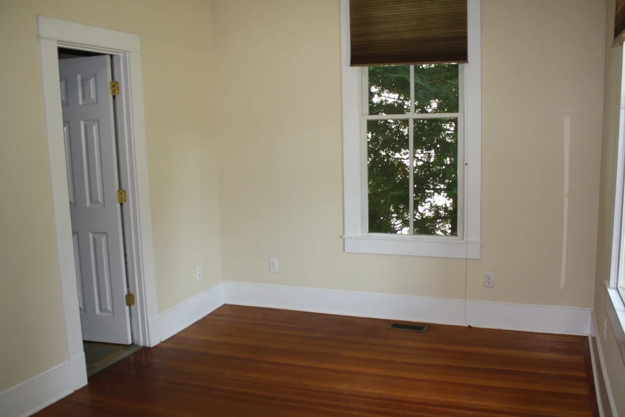 Foto del edificio - 211 E 10th St