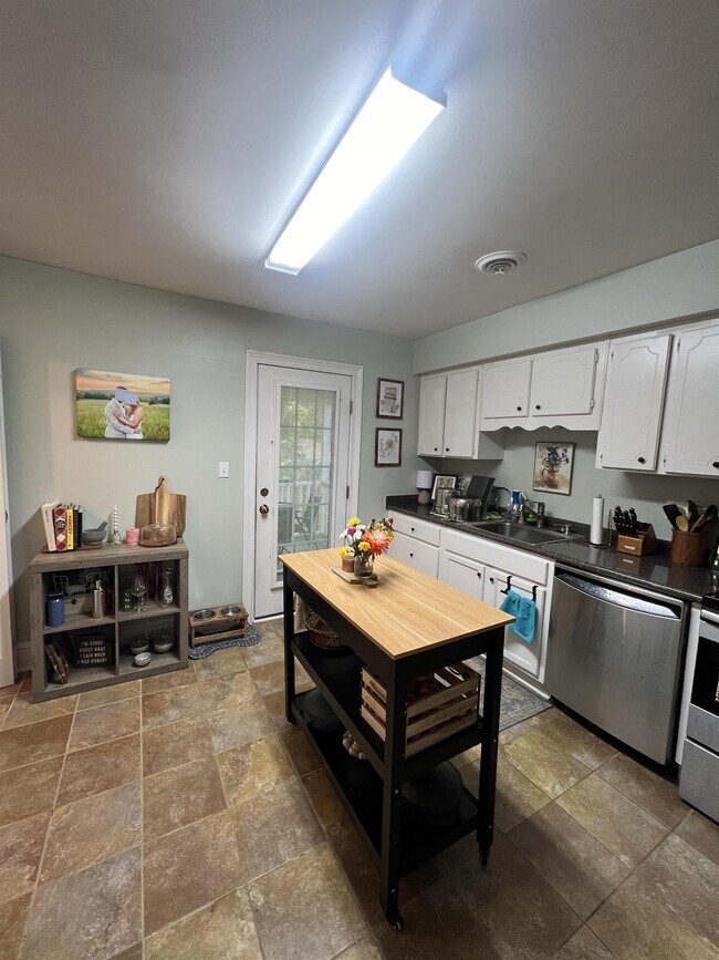 Foto del edificio - 54 Hidden Springs Rd