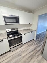 Building Photo - 605 Northlake Blvd