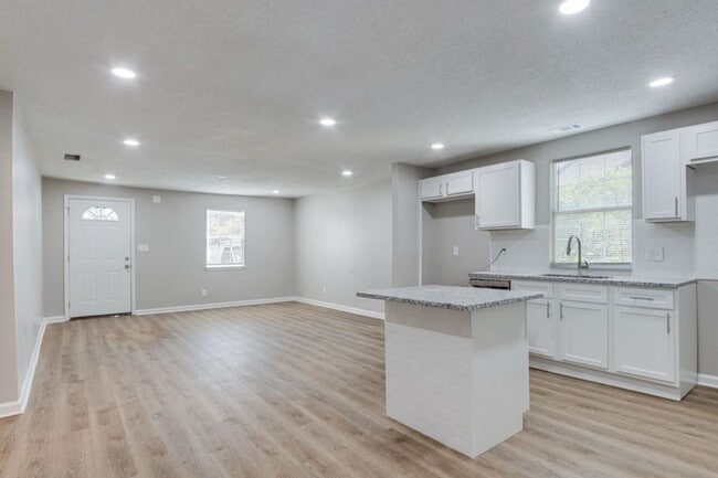 Building Photo - 2904 Barron Ave