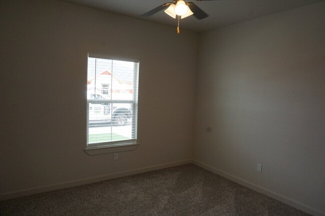 Foto del edificio - Townhome Located South Of Town Near Cooper...