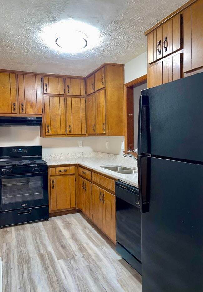 Building Photo - 5870 Sheldon Ct