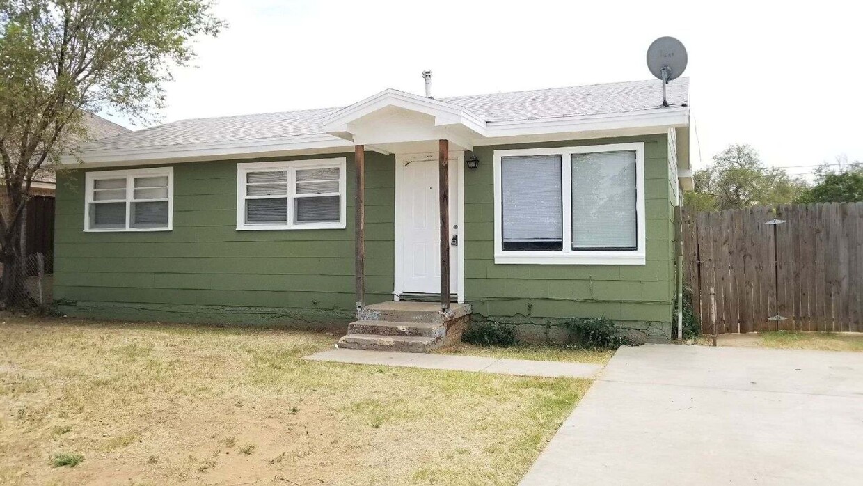 Primary Photo - Charming 4-bedroom Home down the street fr...