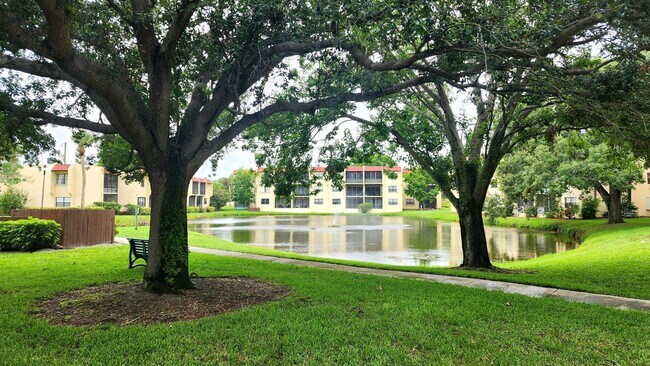 Foto del edificio - 2050 Oleander Blvd