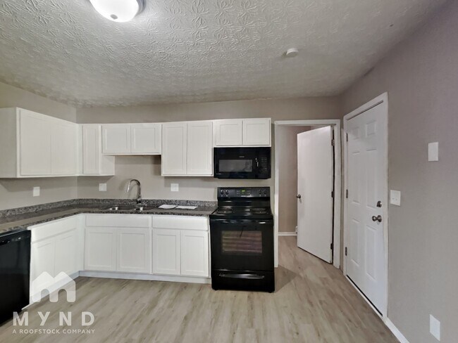 Building Photo - 889 Rushcreek Rd