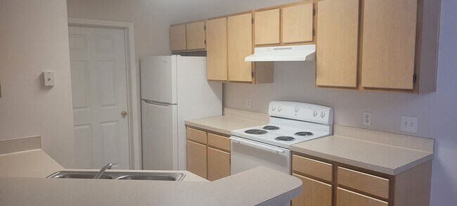 Building Photo - 6548Swis615