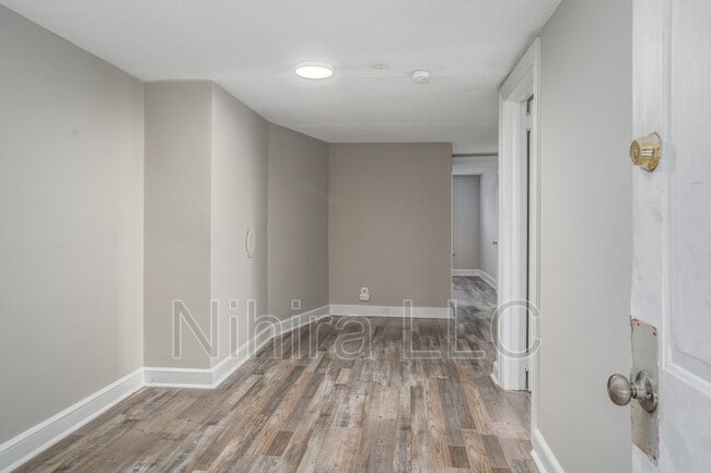 Building Photo - 814 Sunset Ave