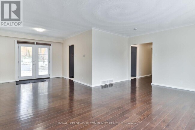 Building Photo - 20 Burnview Crescent