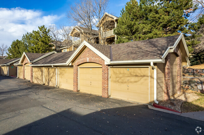 Detached Garages - Pinnacle At Highline