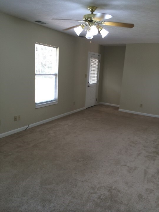 Building Photo - 2600 Glendale Hodgenville Rd W