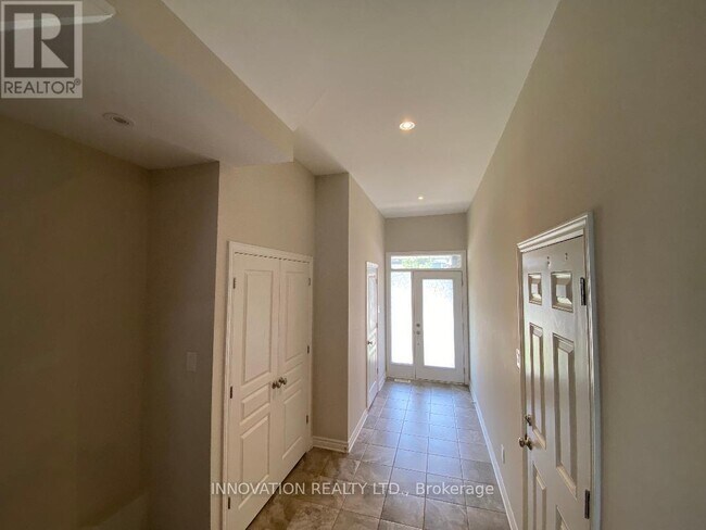 Building Photo - 222 Dolce Cres