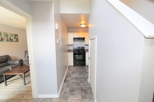 Building Photo - 1458 Bradley Dr
