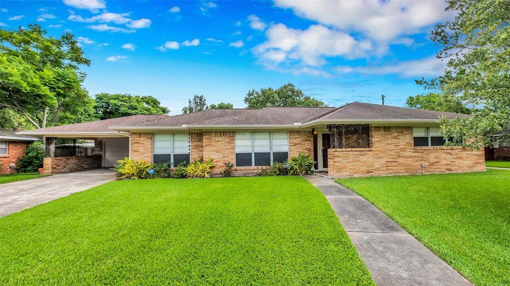 Foto principal - 7919 Montglen Dr