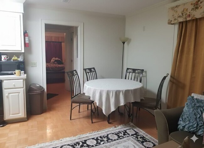 Foto del edificio - 913 Prestwood Dr