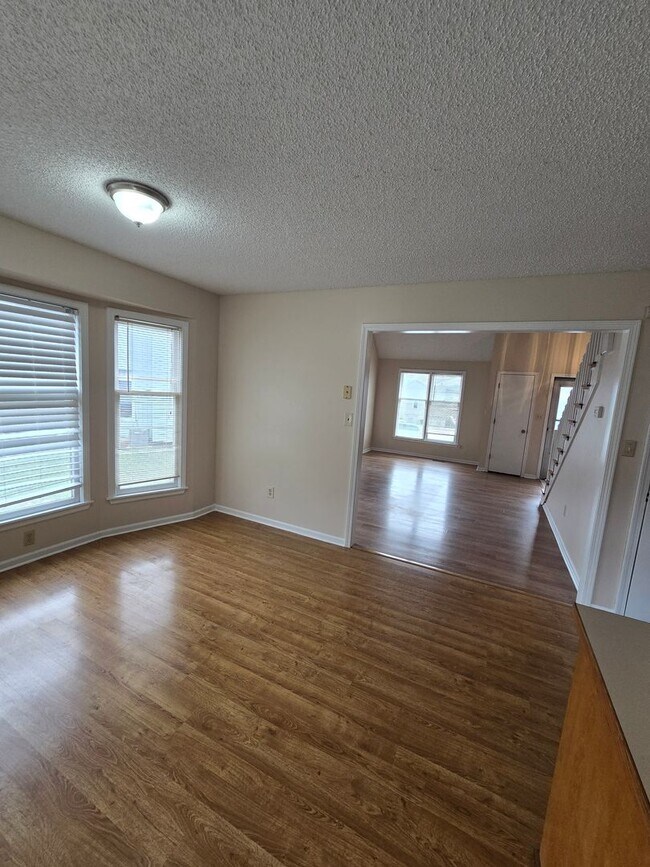 Foto del edificio - 6642 W 152nd St